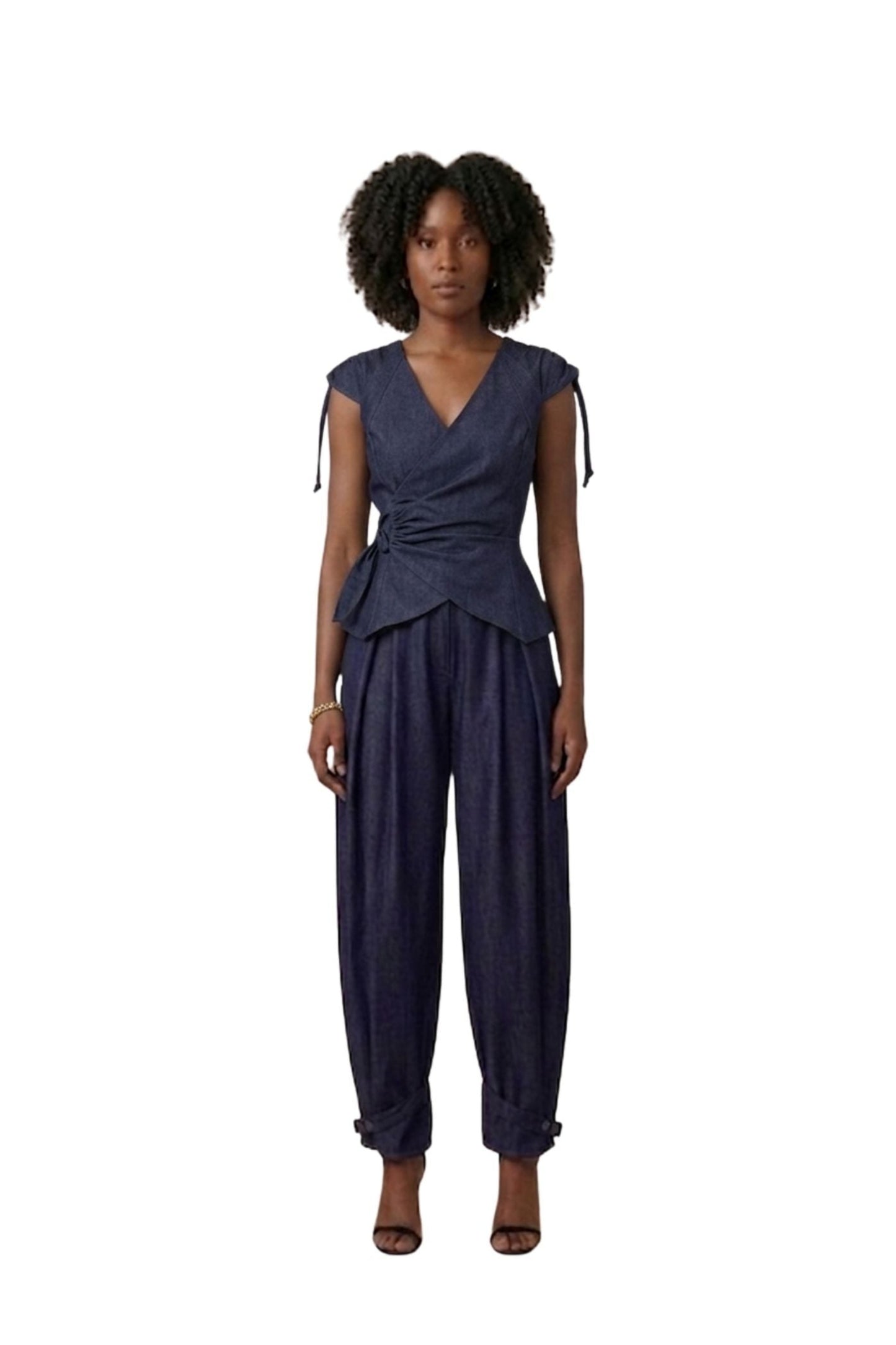 The Sculpted Denim Wrap Top cache-coeur
